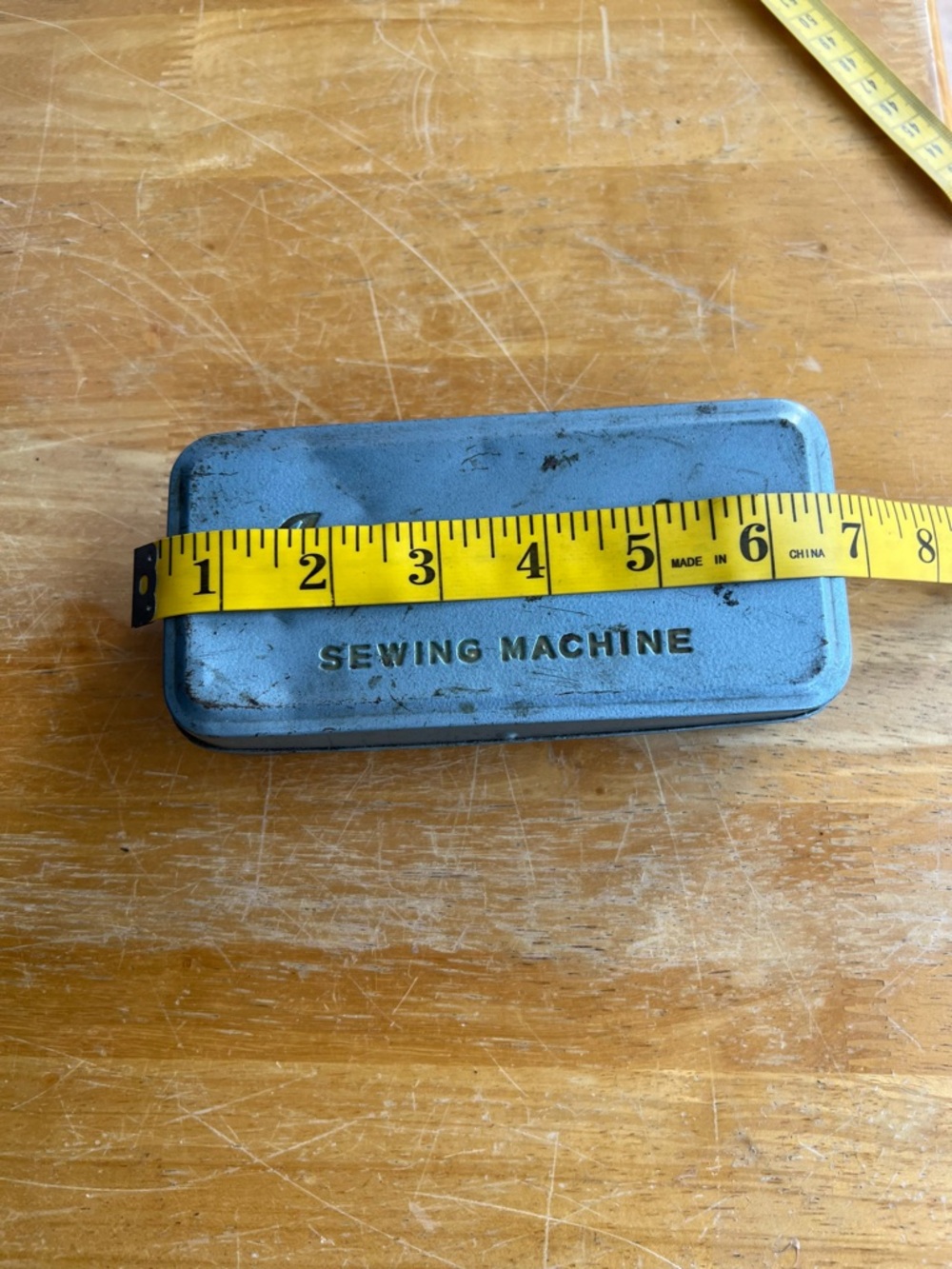 Vintage Silver Sewing Machine Accessories Tin Collectible - Picture 13 of 15